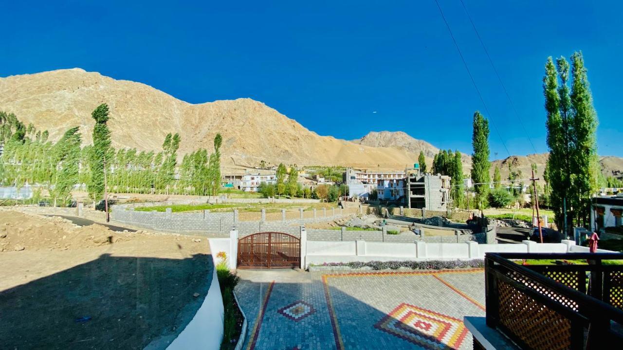 Hotel De Borgo Leh Bagian luar foto